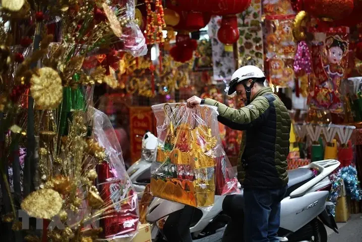 Thuyết Minh Về Phong Tục Cúng Ông Công Ông Táo: Nguồn Gốc, Ý Nghĩa Và Cách Cúng Chuẩn Nhất