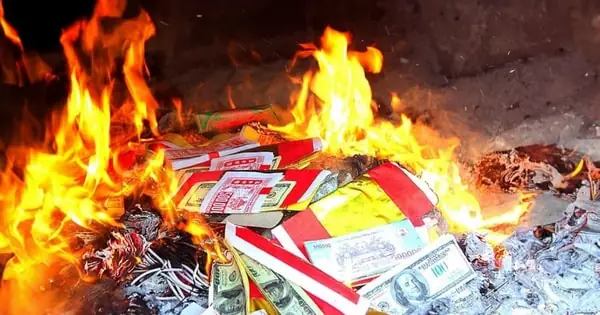 Ý Nghĩa Và Cách Chuẩn Bị Tiền Vàng Cúng Tết Chuẩn Phong Tục Việt