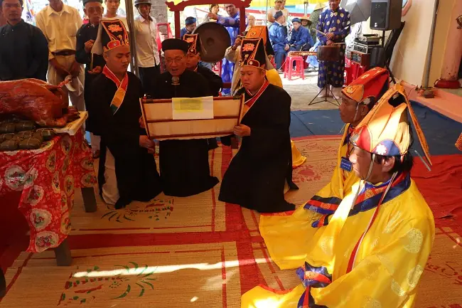 Tín Ngưỡng Thờ Cúng Cá Ông: Nét Văn Hóa Tâm Linh Độc Đáo Của Người Dân Biển