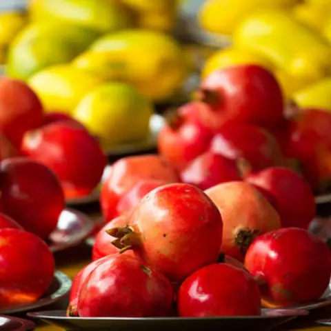 Trái Lựu Có Cúng Được Không? Giải Đáp Chi Tiết Ý Nghĩa Và Cách Cúng