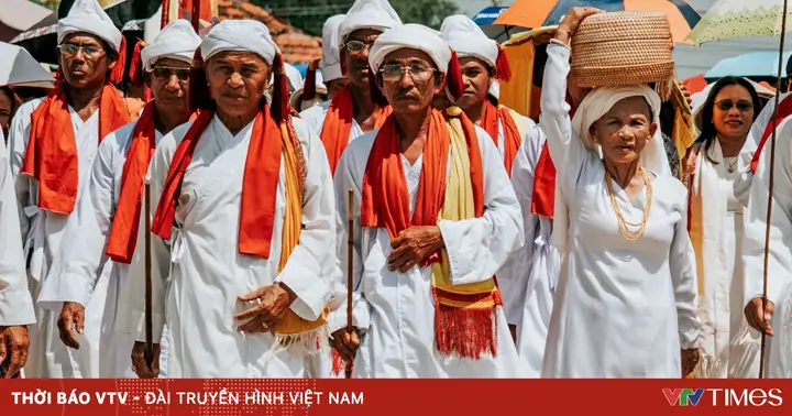 Trang Phục Người Chăm Khi Đi Cúng: Các Quy Tắc Văn Hóa Cần Biết