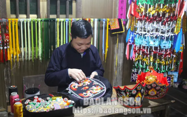 Trang Phục Thầy Cúng Người Dao Tiền: Giải Mã Ý Nghĩa Văn Hóa Và Linh Thiêng Trong Mỗi Bộ Cánh