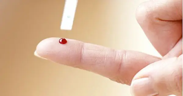 Lật Tẩy Chiêu Trò Rạch Lưỡi Chảy Máu Của Thầy Cúng: Sự Thật Đằng Sau Màn Trình Diễn Kinh Dị