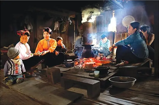 Tục Cúng Đêm 30: Giữ Lửa Thiêng Và Thờ Thần Sấm Của Người Thái Xứ Nghệ