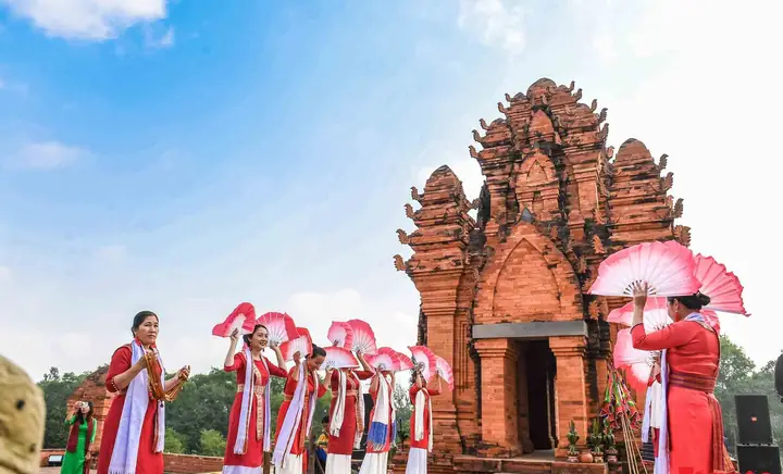 Tục Cúng Ma Chay Của Người Chăm: Những Gì Bạn Cần Biết