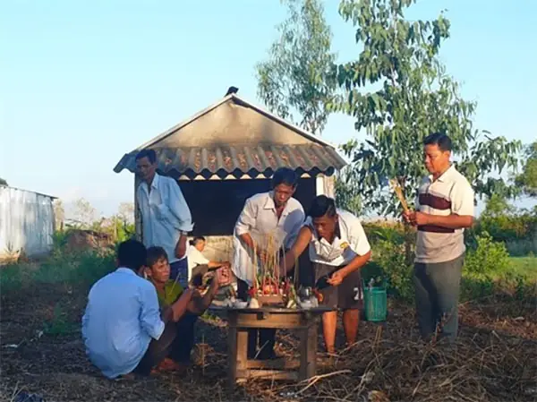 Tục Cúng Tổ Nghề: Giải Mã Nghi Lễ Tâm Linh Của Người Khmer Vĩnh Long Trong Xây Dựng