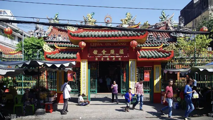 Tục Thờ Cúng Quan Âm Của Người Hoa: Nguồn Gốc, Ý Nghĩa Và Những Điều Cần Biết