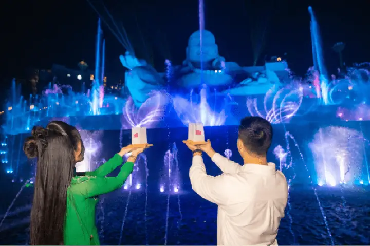 Ghi Lời Nguyện Ước Và Dâng Đèn Hoa Đăng