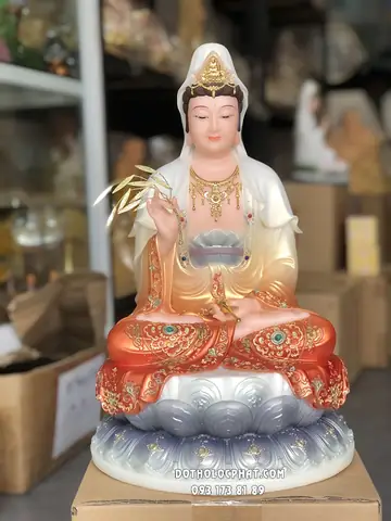 Tượng Quan Âm Bồ Tát Áo Hoa Văn Gấm Cam Qabt-095