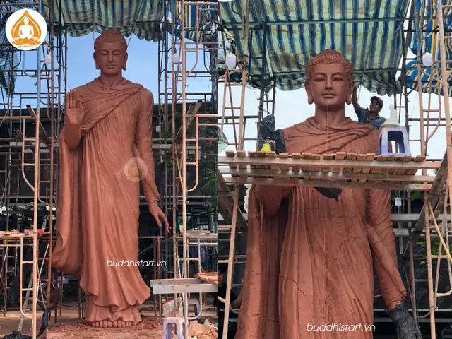 Tượng Phật Thích Ca Đứng