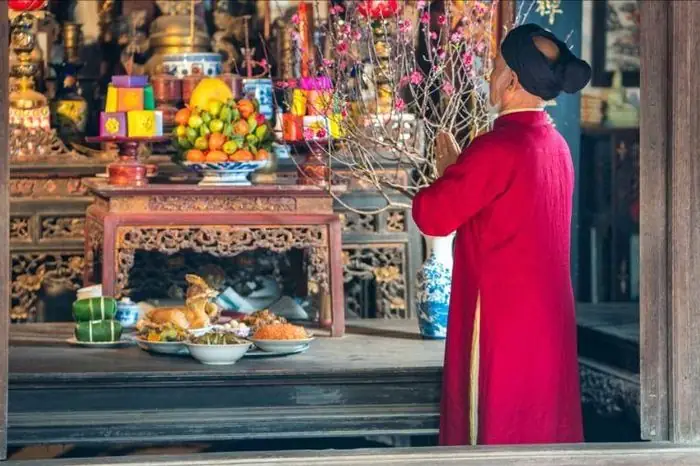 Văn Cúng Bàn Thờ Tổ Tiên Đêm Giao Thừa: Sách Đỏ Linh Thiêng Không Thể Thiếu