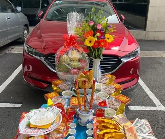 Cẩm Nang Văn Khấn Cúng Xe: Lễ Vật, Bài Văn Chuẩn Dành Cho Mọi Gia Đình