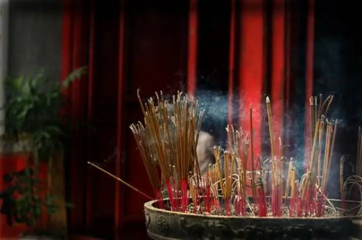 Hướng Dẫn Chi Tiết Văn Cúng Thanh Minh Tại Nhà Thờ Họ Chuẩn Nhất