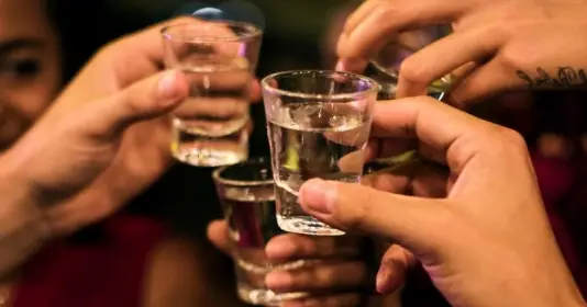 Văn Hóa Cúng Rượu Của Người Việt: Nguồn Cội, Ý Nghĩa Và Nghi Thức Truyền Thống