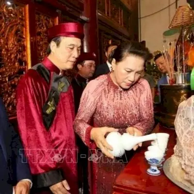 Văn Hóa Cúng Rượu Của Người Việt: Nguồn Cội, Ý Nghĩa Và Nghi Thức Truyền Thống