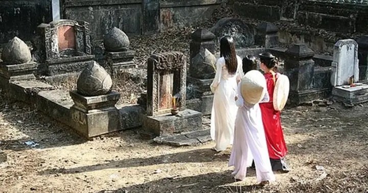 Văn Khấn Cúng Mời Cơm Tết Bố: Hướng Dẫn Chi Tiết Và Trọn Vẹn Ý Nghĩa