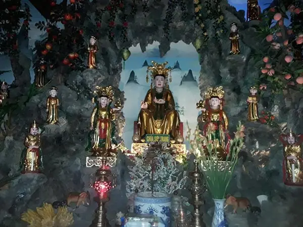 Văn Khấn Cúng Trang Bà Chuẩn Nhất: Nội Dung Đầy Đủ Và Ý Nghĩa Tâm Linh