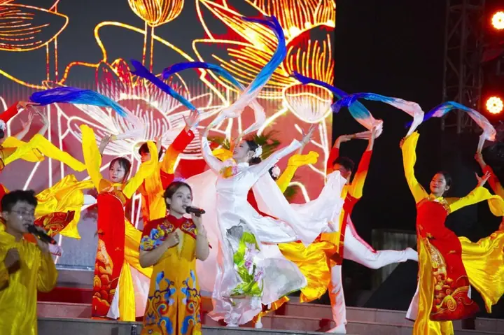 Bùng Nổ Đêm Chung Kết Văn Nghệ Tại Hội Trại Tuổi Trẻ & Phật Giáo Lần ...