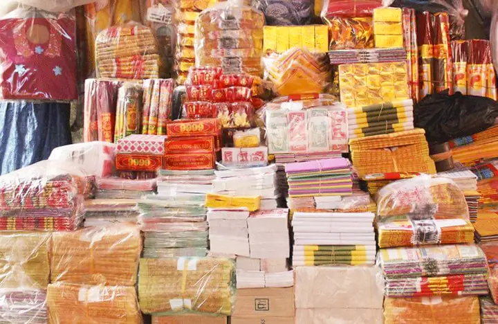 Cẩm Nang Thờ Cúng Gia Tiên: Ý Nghĩa Vàng Mã & Quy Tắc Bàn Thờ Chuẩn Tâm Linh