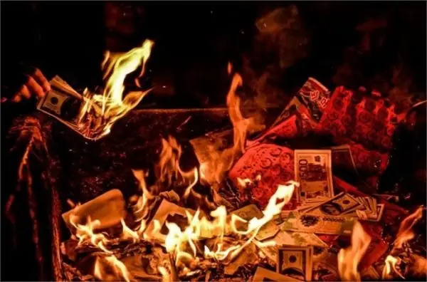 Vàng Mã Cúng Giỗ: Nguồn Gốc, Ý Nghĩa Thực Sự & Những Quan Niệm Cần Làm Rõ