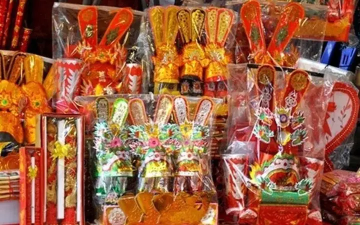 Vàng Mã Cúng Ông Công Ông Táo: Cẩm Nang Chuẩn Bị Và Ý Nghĩa Phong Tục