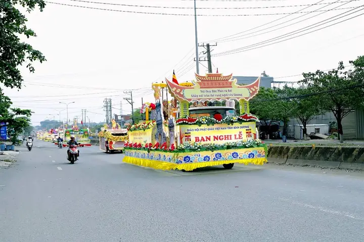 Chùm Ảnh: Diễu Hành Xe Hoa Kính Mừng Đại Lễ Phật Đản Pl. 2568 ...