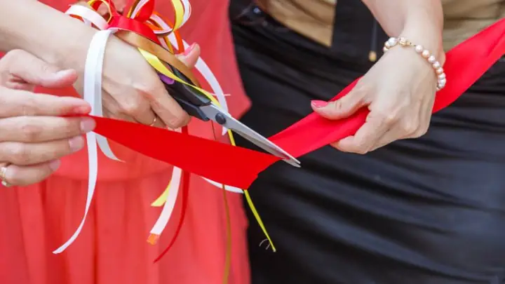 Cẩm Nang Xem Ngày Giờ Tốt Khai Trương 2025 Chi Tiết Đón Lộc Tài