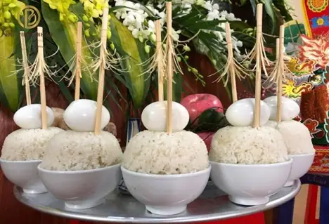 Ý Nghĩa Chén Cơm Cúng Có Trái Trứng Vịt: Giải Đáp Chi Tiết Về Nét Văn Hóa Tâm Linh Độc Đáo