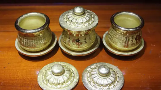 Ý Nghĩa Của Việc Dâng Nước Cúng Phật: Những Điều Bạn Cần Biết