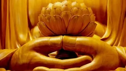 Ý Nghĩa Sâu Xa Của Việc Cúng Nhang, Đèn, Hoa Quả Trên Bàn Thờ Phật: Cẩm Nang Toàn Tập