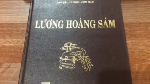 Ý Nghĩa Sâu Xa Của Việc Cúng Nhang, Đèn, Hoa Quả Trên Bàn Thờ Phật: Cẩm Nang Toàn Tập