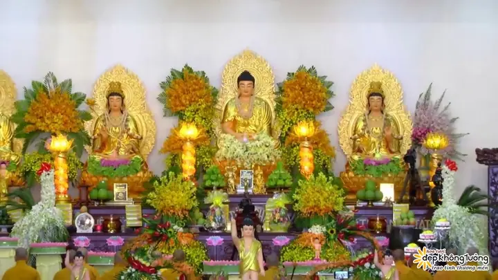 Ý Nghĩa Của Việc Dâng Hoa Cúng Phật: Tượng Trưng Cho Việc Tu Nhân Trong Đạo Phật