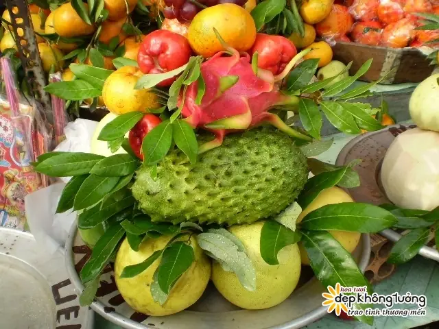 Ý Nghĩa Của Việc Dâng Hoa Cúng Phật: Tượng Trưng Cho Việc Tu Nhân Trong Đạo Phật