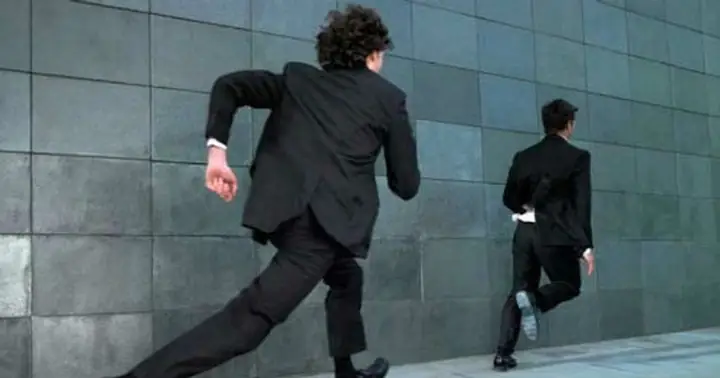 Giải Mã Ý Nghĩa Giấc Mơ Bị Rượt Đuổi: Điềm Báo Gì Và Những Con Số May Mắn