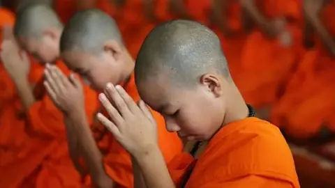 Giấc Mơ Điềm Báo: Ý Nghĩa Và Cách Xử Lý Toàn Diện