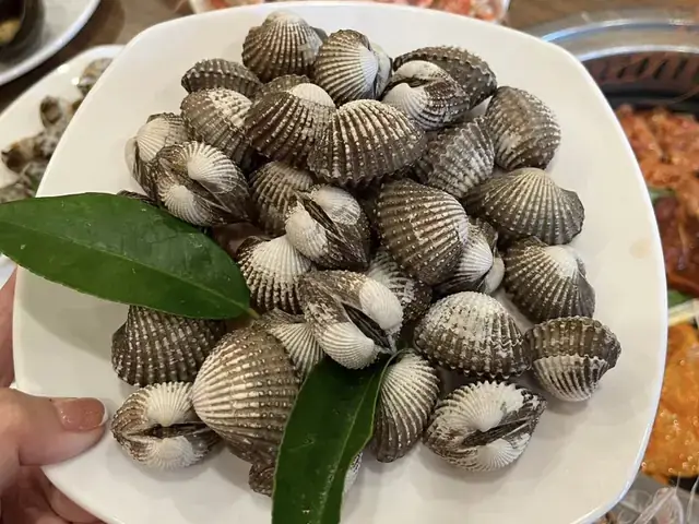 Mơ Thấy Ăn Sò Là Gì? Ý Nghĩa Toàn Diện Và Điềm Báo Thực Tế