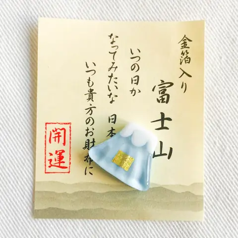 Mơ Thấy Bùa Vàng: Ý Nghĩa Và Lý Giải Từ Tâm Linh Đến Khoa Học