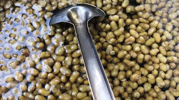 Giấc Mơ Thấy Chè Đậu Trắng: Giải Mã Ý Nghĩa Tâm Linh & Bí Số May Mắn