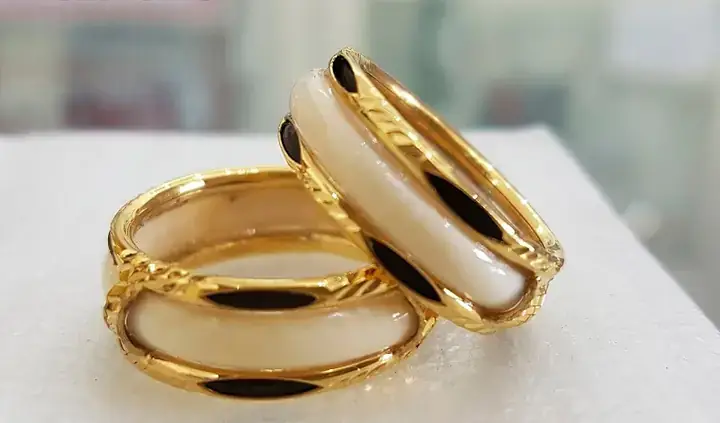 Mơ Thấy Đeo Nhẫn Kim Cương: Ý Nghĩa Chi Tiết Và Điềm Báo Trong Đời Sống