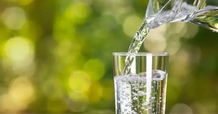 Mơ Thấy Đi Mua Nước Uống: Giải Mã Ý Nghĩa Từ Tâm Lý Đến Tâm Linh