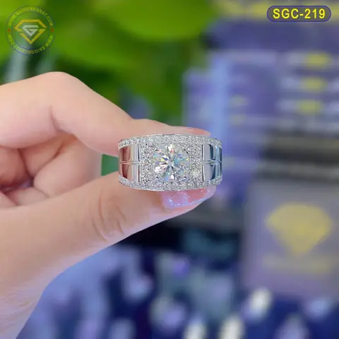 Giấc Mơ Thấy Được Tặng Kim Cương: Ý Nghĩa Từ Tâm Lý Đến Dân Gian