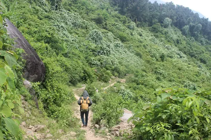 Mơ Thấy Đường Đi Khó Khăn: Giải Mã Ý Nghĩa Tâm Lý Và Bí Quyết Vượt Qua Thử Thách