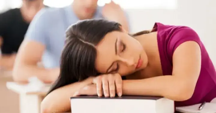 Mơ Thấy Gian Lận Thi Cử: Giải Mã Ý Nghĩa Tâm Lý Và Cách Ứng Xử