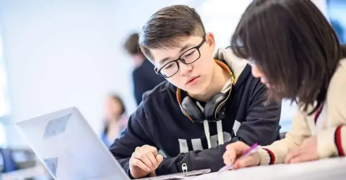 Mơ Thấy Mình Bị Đánh Ghen Là Gì? Giải Mã Từ Dân Gian Đến Tâm Lý