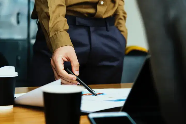 Giấc Mơ Thăng Chức: Giải Mã Ý Nghĩa Tâm Lý Và Ứng Dụng Thực Tế