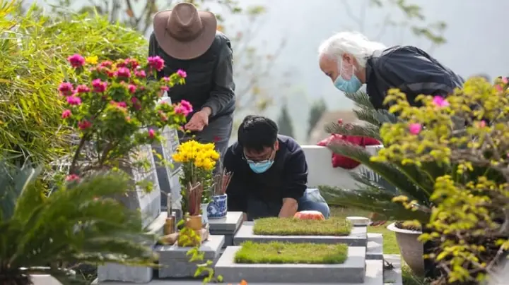 Mơ Thấy Mộ Người Thân: Ý Nghĩa Chi Tiết Và Lời Khuyên Thực Tế