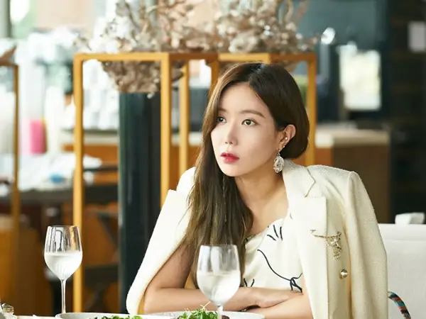 Mơ Thấy Mông Phụ Nữ: Ý Nghĩa Tâm Lý Và Văn Hóa Được Giải Mã