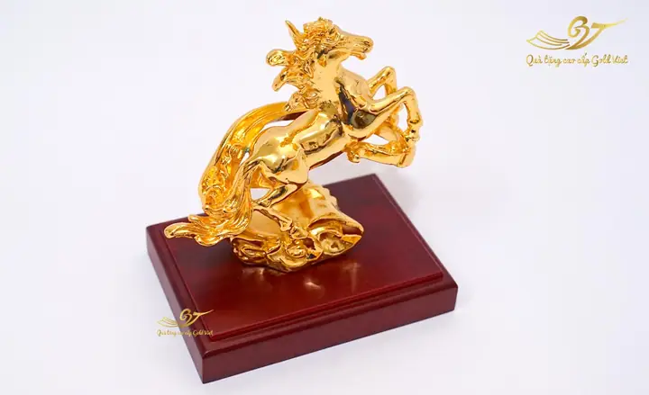 Giấc Mơ Ngựa Vàng: Ý Nghĩa Tâm Linh Và Báo Hiệu Tương Lai