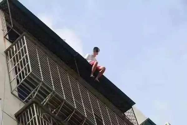 Giấc Mơ Thấy Người Nhảy Lầu Chết: Giải Mã Ý Nghĩa Tâm Lý Và Hướng Dẫn Ứng Phó