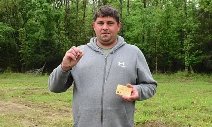 Mơ Thấy Nhặt Được Kim Cương: Ý Nghĩa Sâu Sắc Và Điềm Báo May Mắn